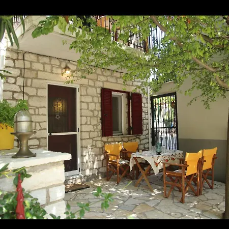Fotis House * Vavkerí
